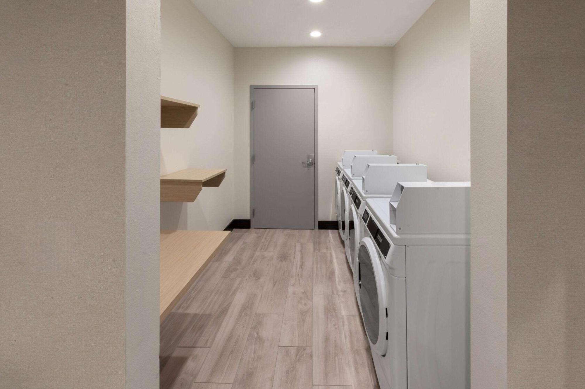 Hawthorn Extended Stay By Wyndham Kingwood Houston Exterior photo